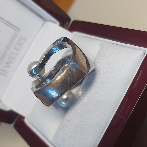 💚 Modernist Silvertone Faux Pearl Chunky Ring Size 7 - Picture 3 of 5